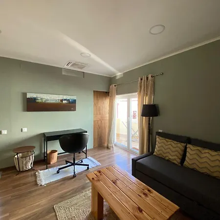 Apartment Tree House Iii