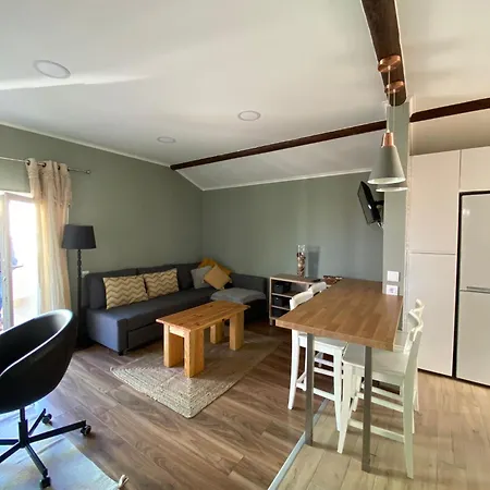 Tree House Iii Apartment