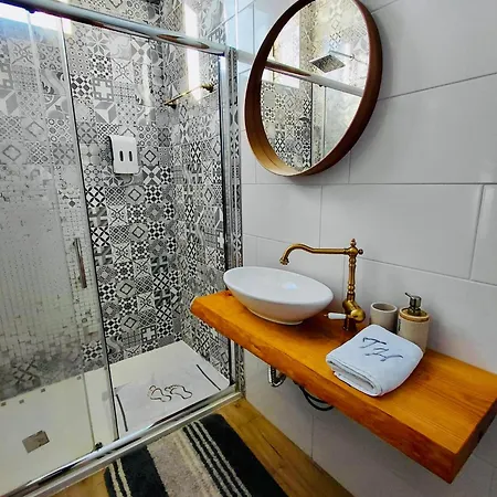 Tree House Iii שטובל